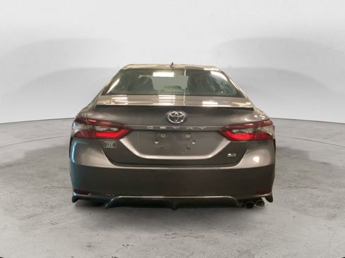 Used 2023 Toyota Camry SE image 4