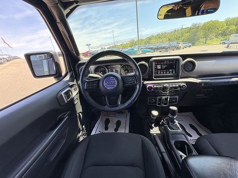 Used 2018 Jeep Wrangler Unlimited Sport S AWD/4WD image 22