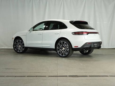 Certified 2025 Porsche Macan AWD/4WD image 3