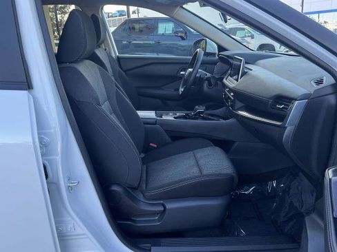 Used 2025 Nissan Rogue SV FWD image 61