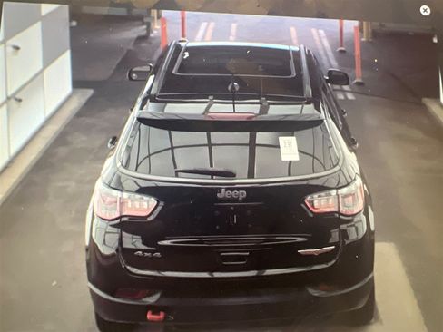 Used 2018 Jeep Compass Trailhawk w/ Navigation Group AWD/4WD image 15