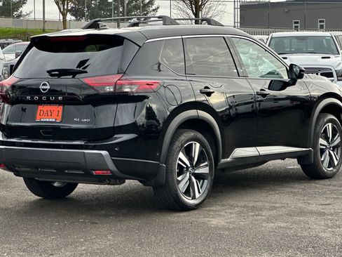 Used 2025 Nissan Rogue SL w/ SL Premium Package AWD/4WD image 5