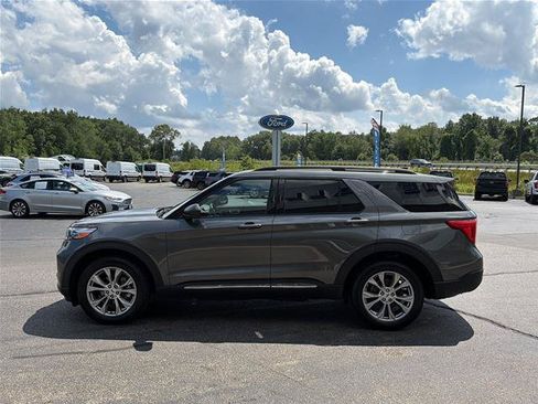 Certified 2023 Ford Explorer XLT w/ Equipment Group 202A AWD/4WD image 4