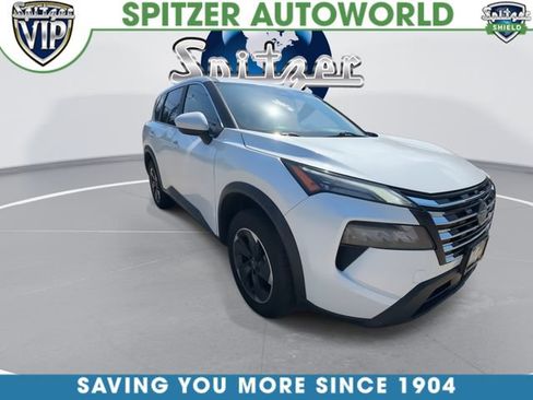 Used 2024 Nissan Rogue SV AWD/4WD image 2
