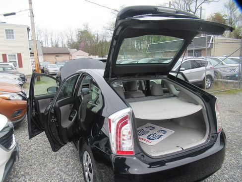 Used 2014 Toyota Prius Two image 11