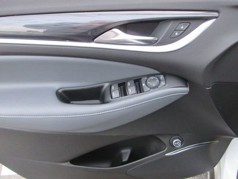 Used 2023 Buick Enclave Essence image 21