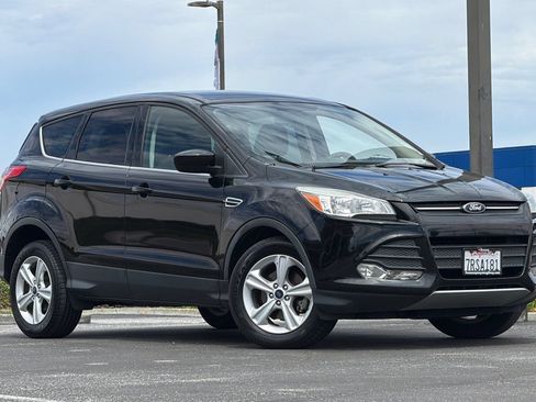Used 2016 Ford Escape SE FWD image 2