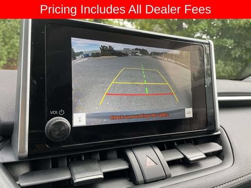 Used 2025 Toyota RAV4 XLE AWD/4WD image 32