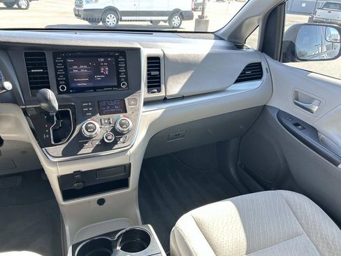 Used 2019 Toyota Sienna LE image 16