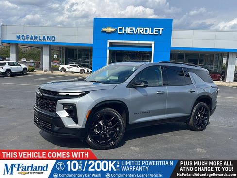 Used 2025 Chevrolet Traverse RS image 1