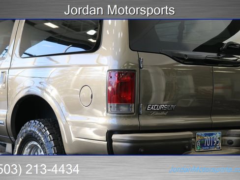 Used 2005 Ford Excursion Limited image 45
