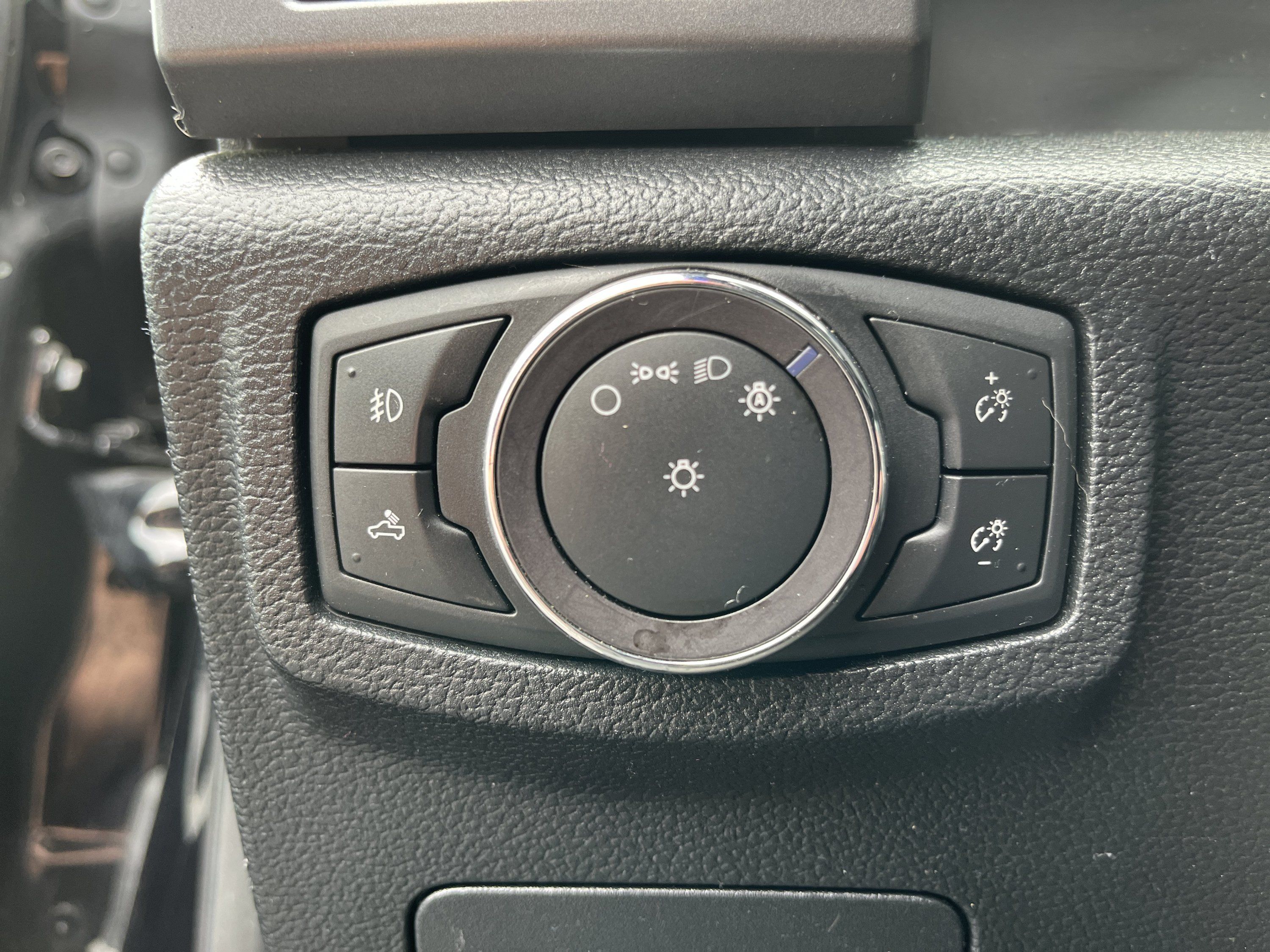 Used 2019 Ford F150 XLT w/ Equipment Group 302A Luxury AWD/4WD image 18