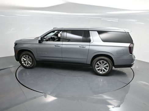 Used 2025 Chevrolet Suburban Premier image 49