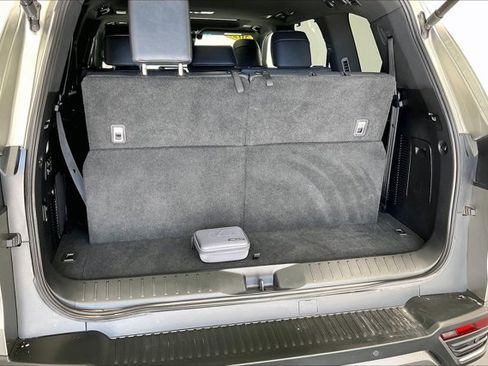 Used 2022 Lexus LX 600 4WD w/ Luxury Package image 28