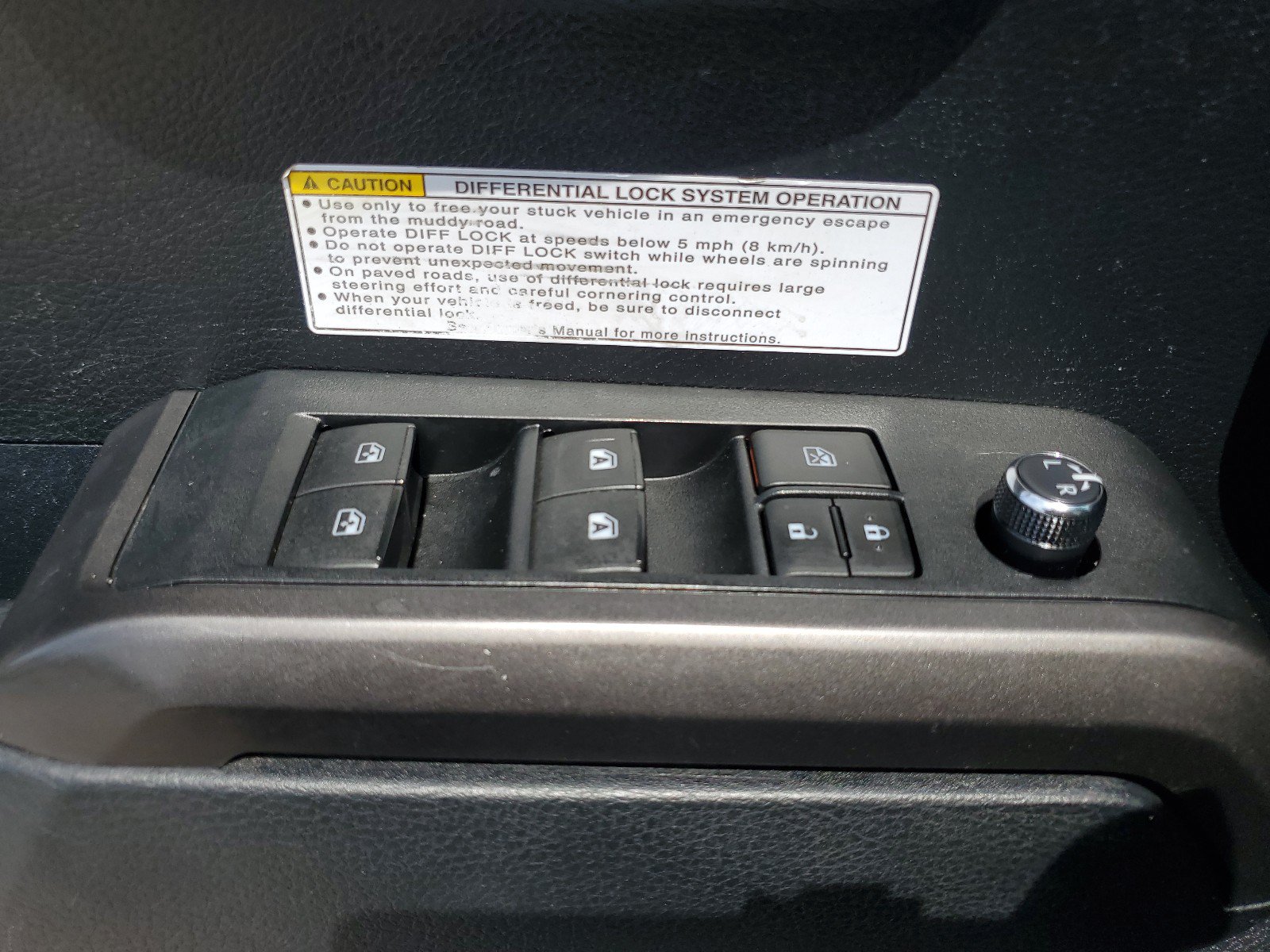 Used 2016 Toyota Tacoma TRD Off-Road w/ Premium & Technology Package RWD image 19