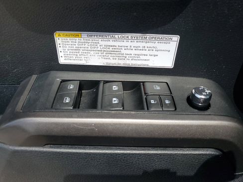 Used 2016 Toyota Tacoma 2WD Double Cab image 19