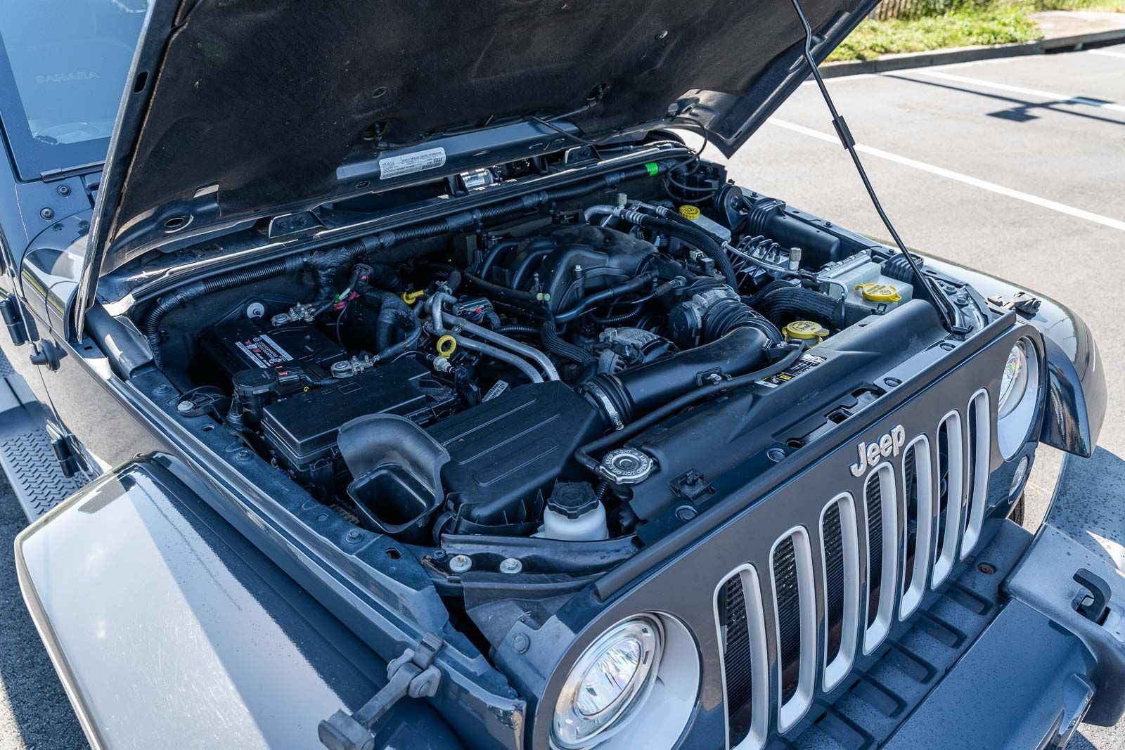 Used 2017 Jeep Wrangler Unlimited Sahara AWD/4WD image 21