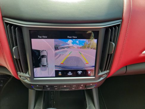 Used 2022 Maserati Levante GT AWD/4WD image 37
