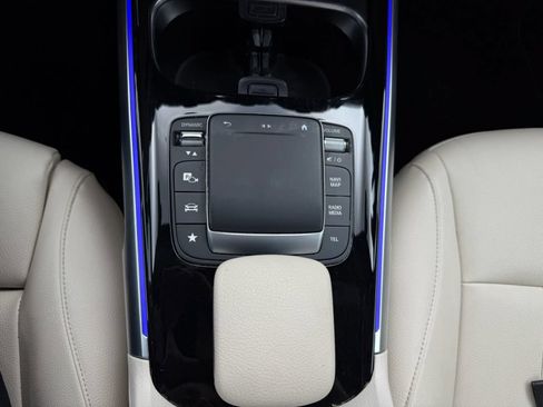 Used 2022 Mercedes-Benz GLB 250 4MATIC image 36