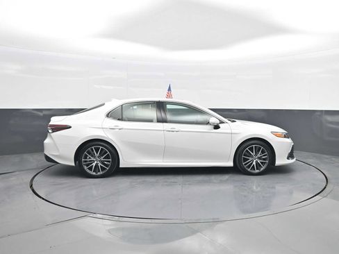 Used 2024 Toyota Camry XLE w/ Navigation Package FWD image 9