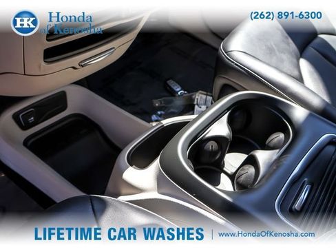 Used 2024 Chrysler Pacifica Touring-L FWD image 21