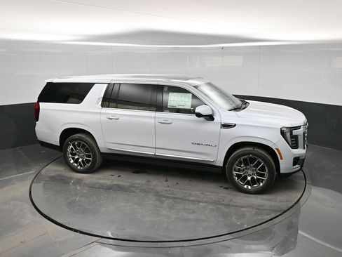New 2026 GMC Yukon XL Denali w/ Denali Reserve Package AWD/4WD image 34