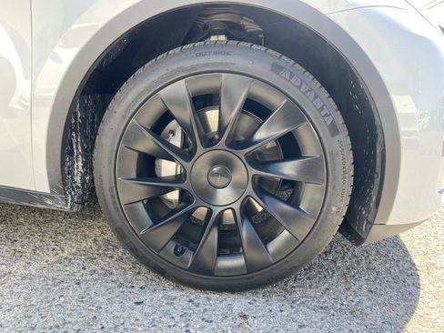 Used 2023 Tesla Model Y Long Range image 31