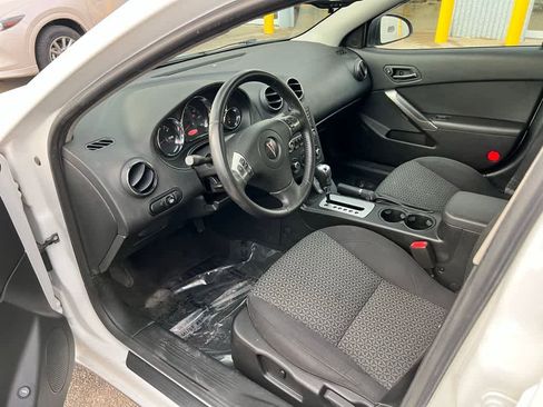 Used 2009 Pontiac G6 Sedan w/ Preferred Package image 2