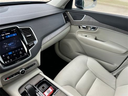 Used 2023 Volvo XC90 B6 Plus image 30