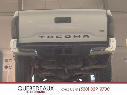 Used 2016 Toyota Tacoma TRD Off-Road w/ Towing Package image 7