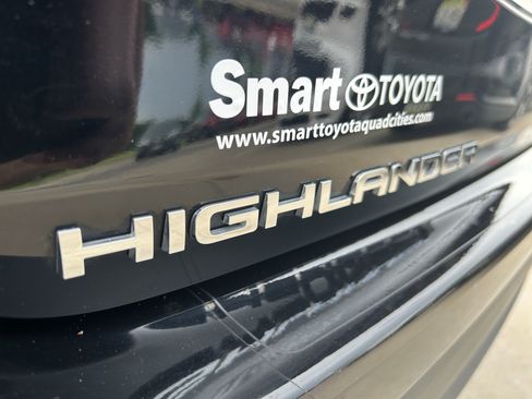 Used 2024 Toyota Highlander XLE AWD/4WD image 10