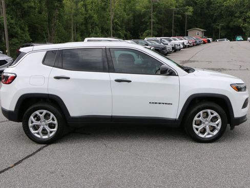 Used 2024 Jeep Compass Sport AWD/4WD image 9