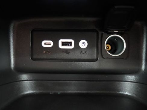 Used 2023 Chevrolet Equinox LT image 41