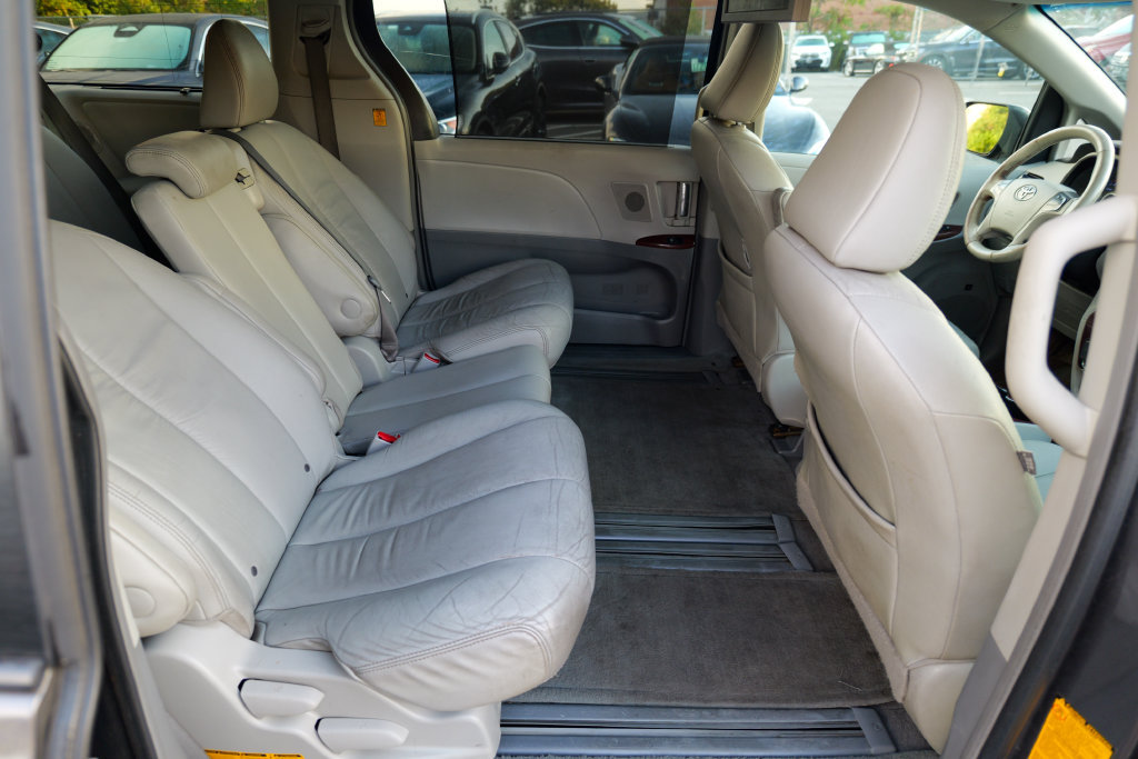 Used 2011 Toyota Sienna XLE w/ Premium Pkg FWD image 26