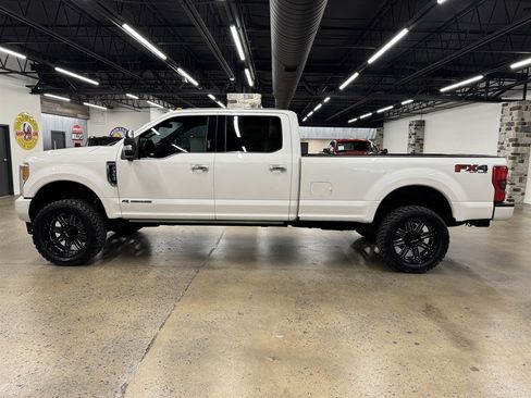 Used 2017 Ford F350 Platinum w/ Platinum Ultimate Package AWD/4WD image 4