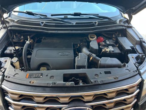 Used 2016 Ford Explorer XLT w/ Equipment Group 202A AWD/4WD image 11