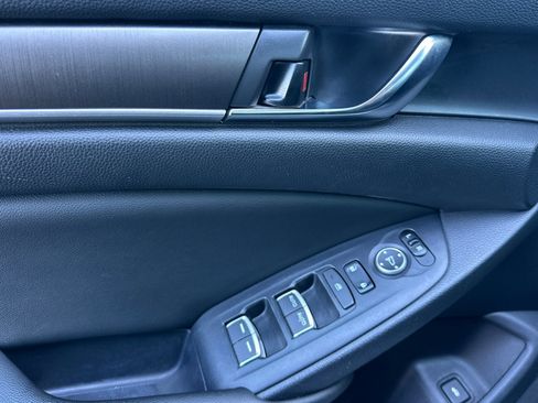 Used 2019 Honda Accord LX image 11