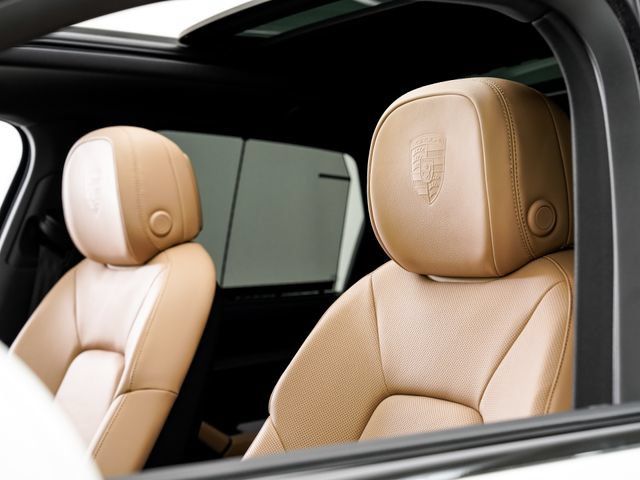 Certified 2026 Porsche Cayenne AWD/4WD image 7