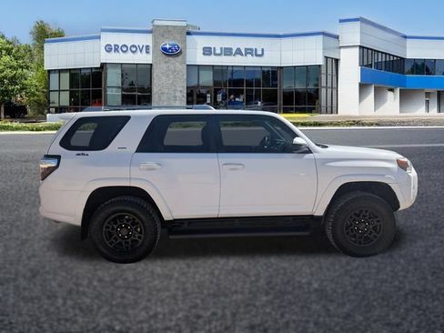 Used 2018 Toyota 4Runner SR5 AWD/4WD image 7
