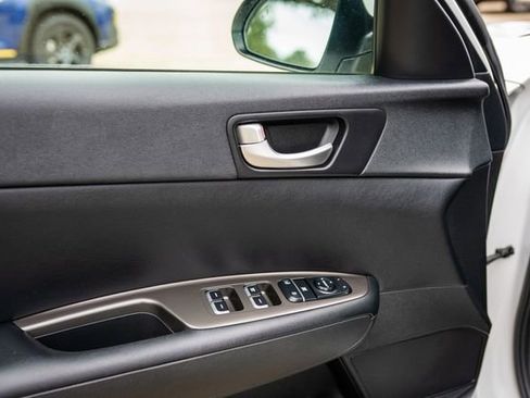 Used 2020 Kia Optima LX image 30