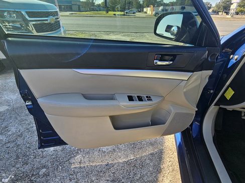 Used 2010 Subaru Legacy 2.5i Premium image 12