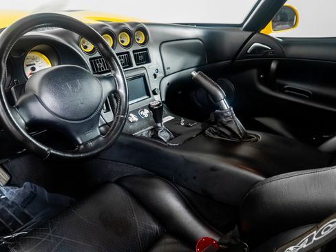 Used 2001 Dodge Viper GTS image 2