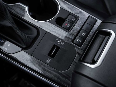 Used 2021 Toyota Highlander Platinum image 27