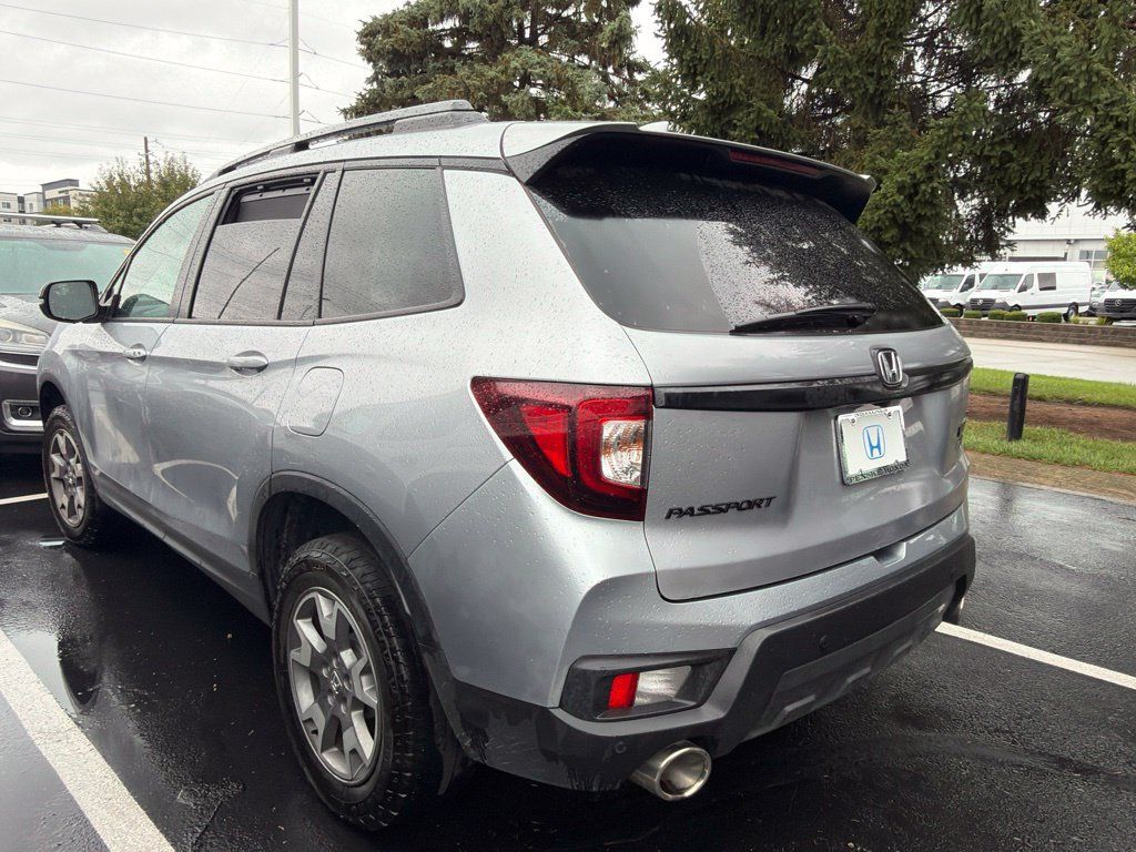 Used 2023 Honda Passport TrailSport image 2