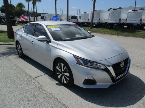 Used 2022 Nissan Altima 2.5 SV FWD image 1