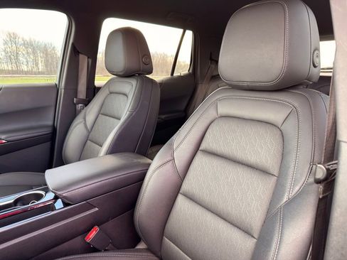 Used 2025 Chevrolet Equinox LT w/ Convenience Package II image 18