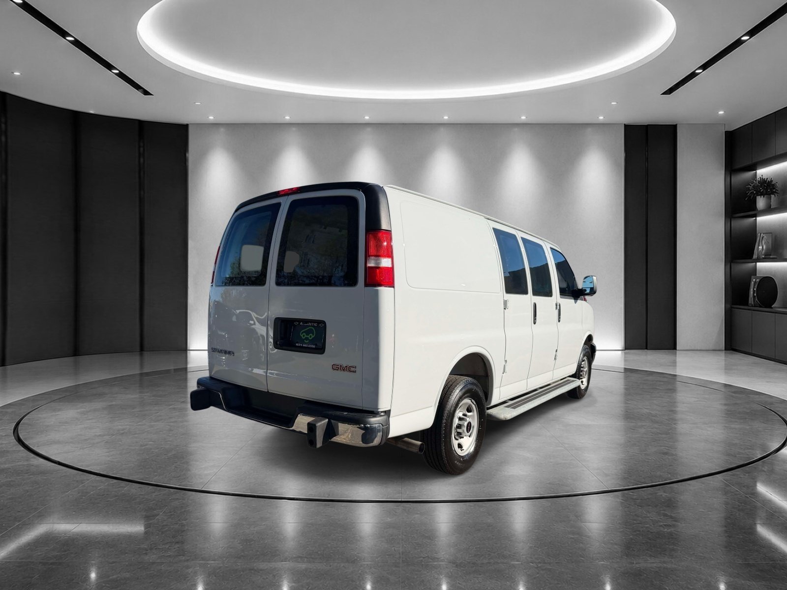 Used 2025 GMC Savana 2500 w/ Driver Convenience Package RWD image 5