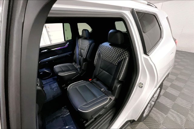 Used 2024 GMC Acadia Denali AWD/4WD image 25