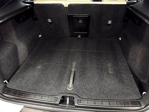 Used 2022 Volvo XC40 T5 Momentum image 39