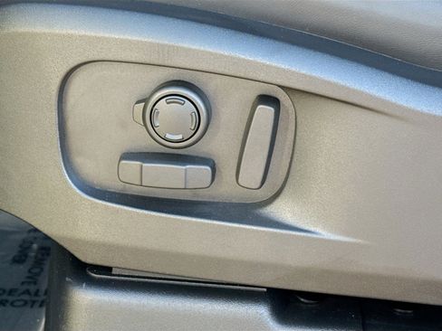 New 2026 Land Rover Defender 110 X-Dynamic SE image 24